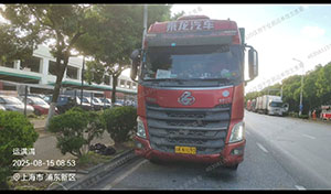 王朝朋个人14米高栏车辆